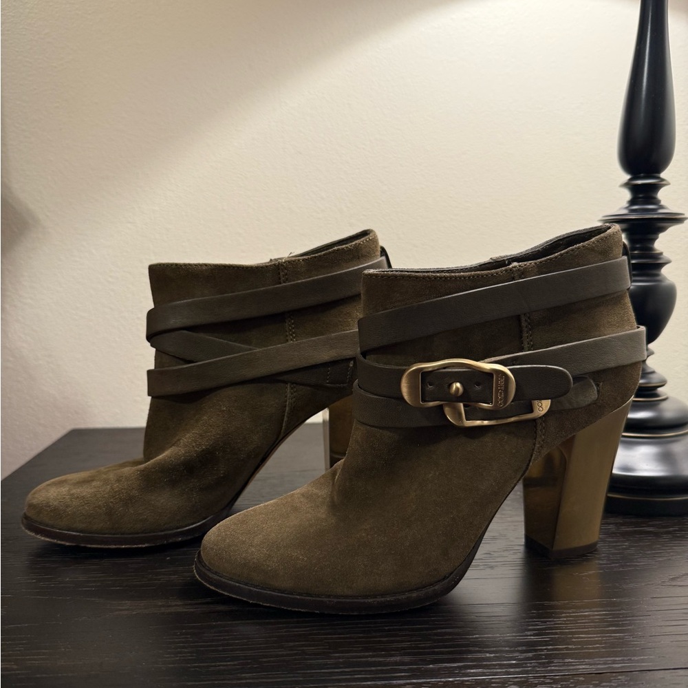 Jimmy Choo Olive Green Suede size 37 1/2 women’s booties